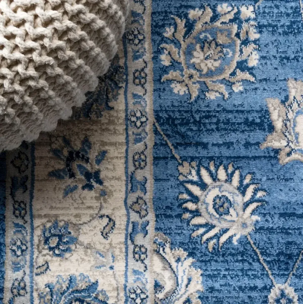 Lesi Persian Rug