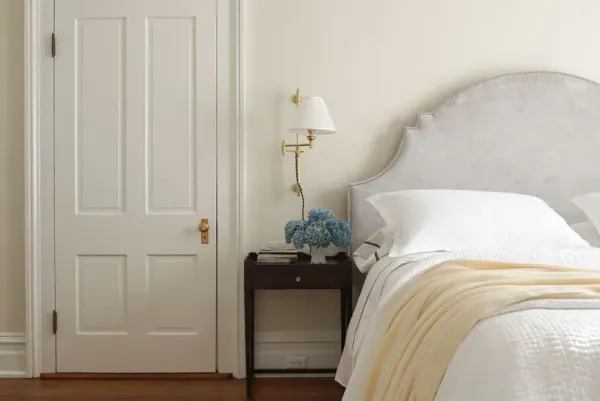 Classic No.1 Plug-In Wall Sconce - Silk Shade - Gold