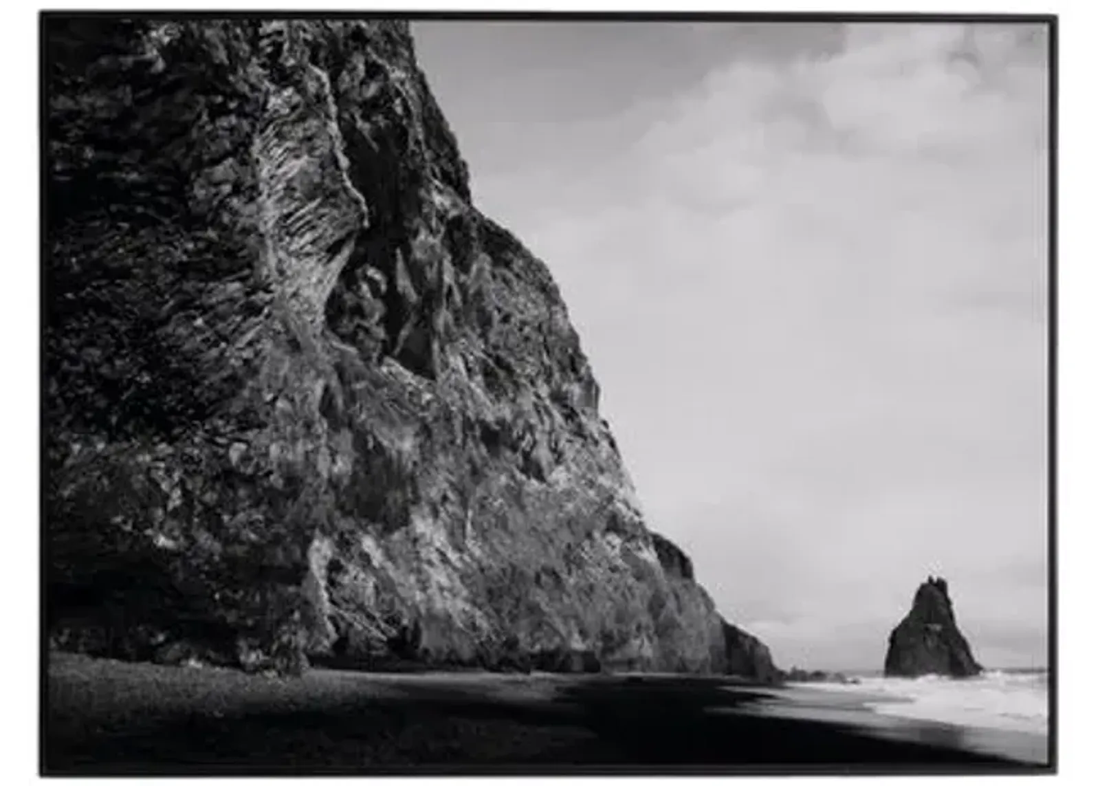 Wesley and Emma Teague - Reynisfjara/Vik - Iceland - Black