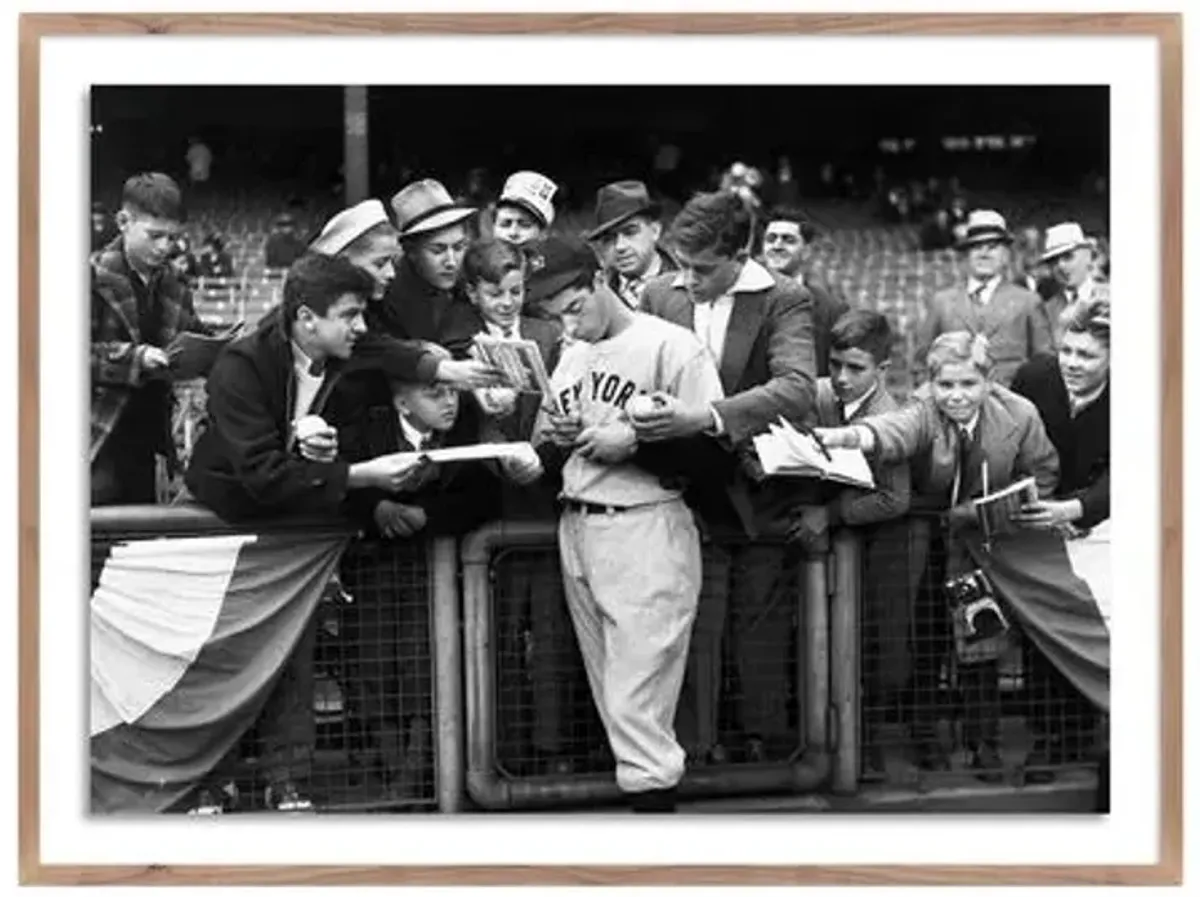 Getty Images - Joe Dimaggio Signing Autotgraphs - Brown