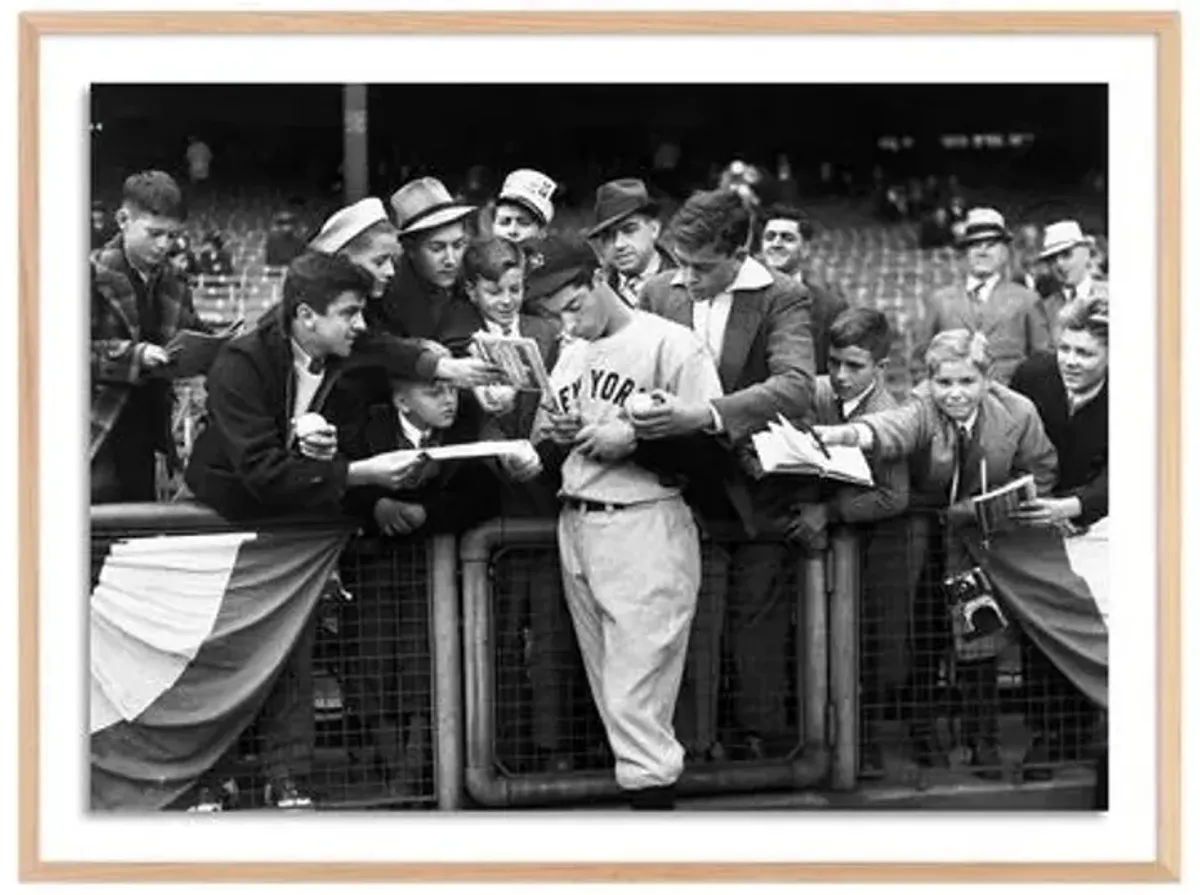 Getty Images - Joe Dimaggio Signing Autotgraphs - Brown