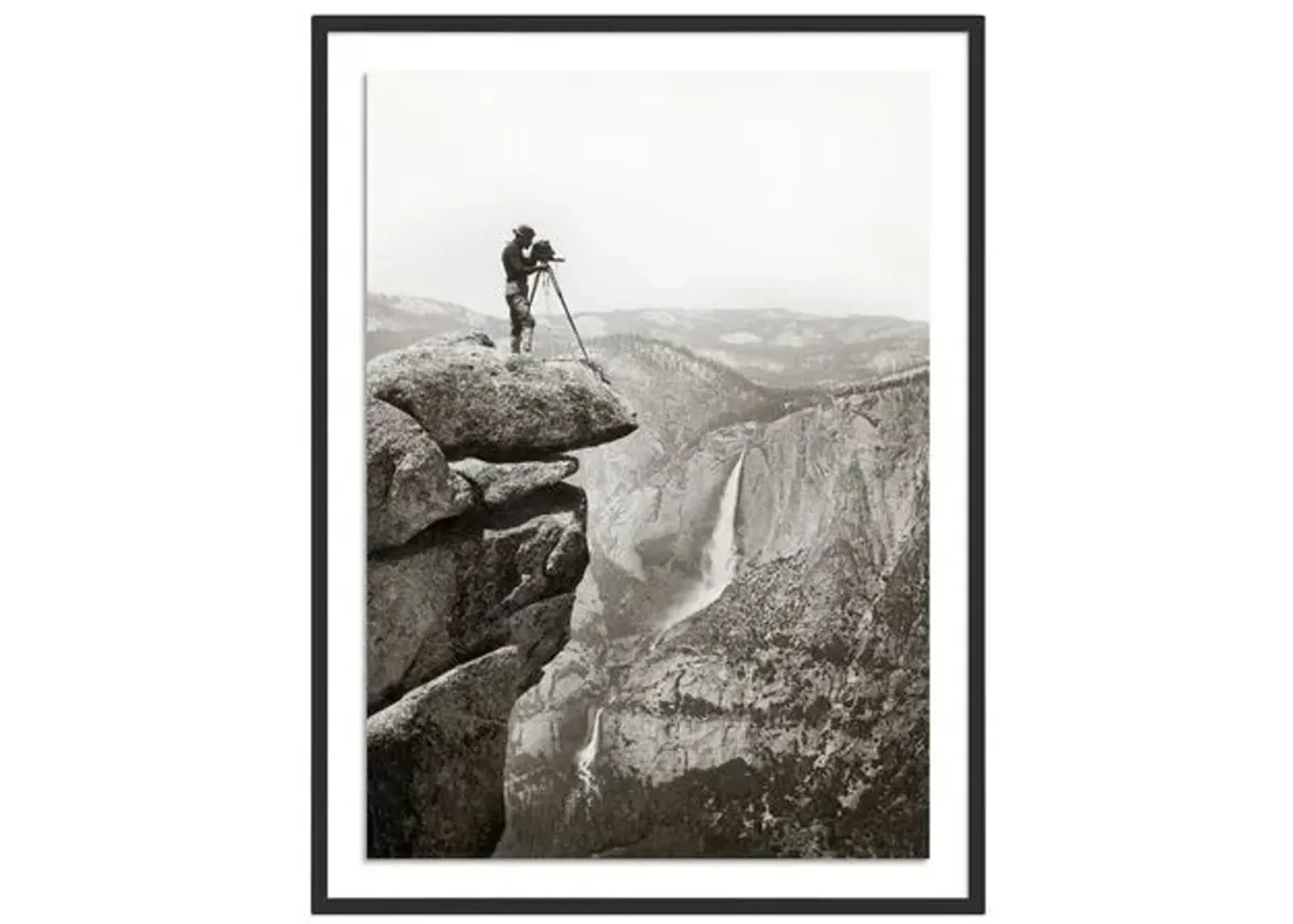 Getty Images - Photographer In Yosemite Valley - Black