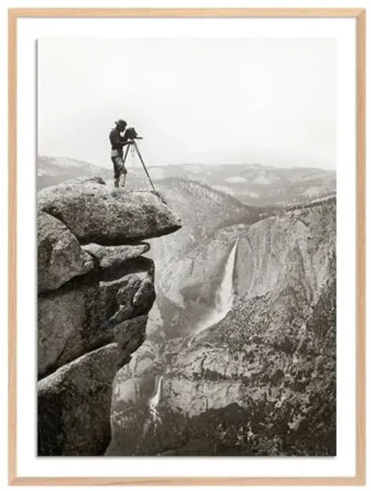 Getty Images - Photographer In Yosemite Valley - Clear
