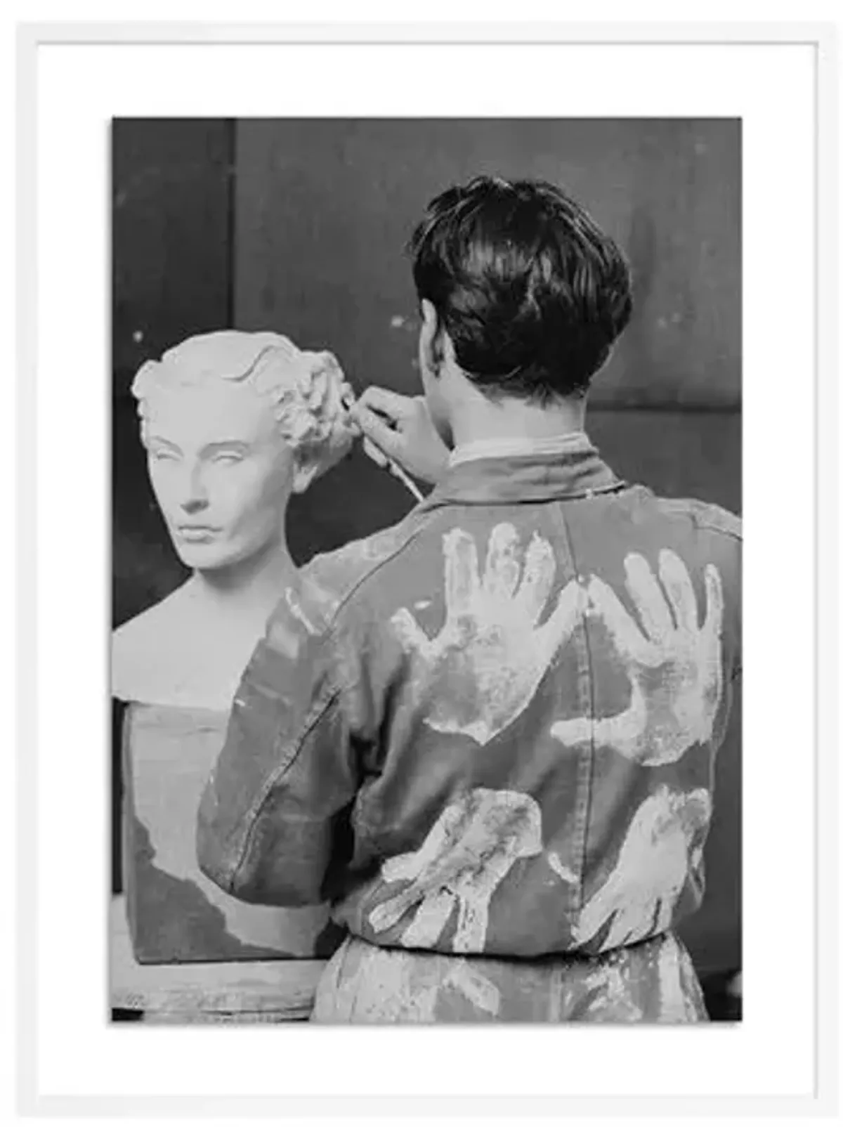 Getty Images - Sculptor At Work - White