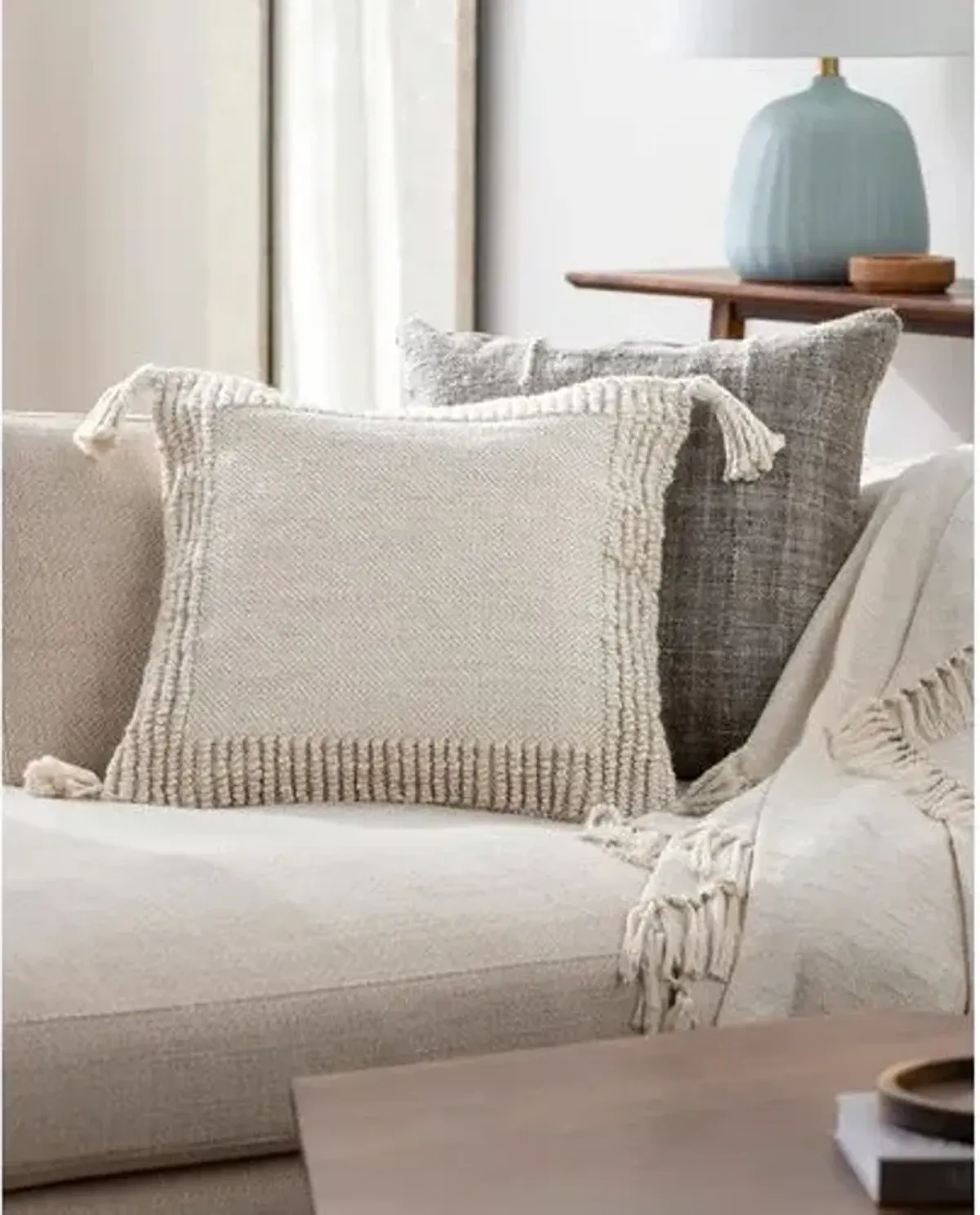 Alaric Chunky Tassel Indoor/Outdoor Pillow