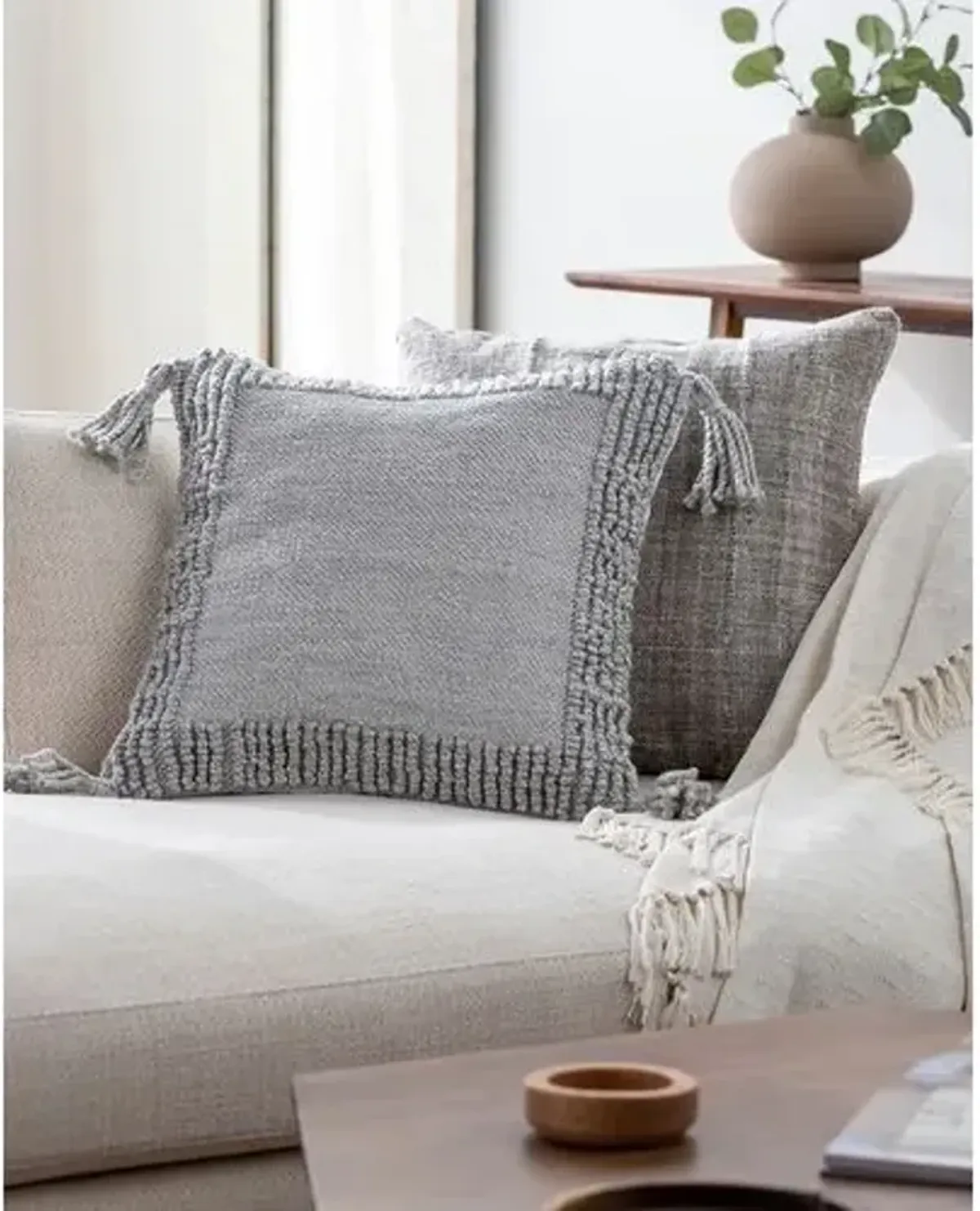 Alaric Chunky Tassel Indoor/Outdoor Pillow