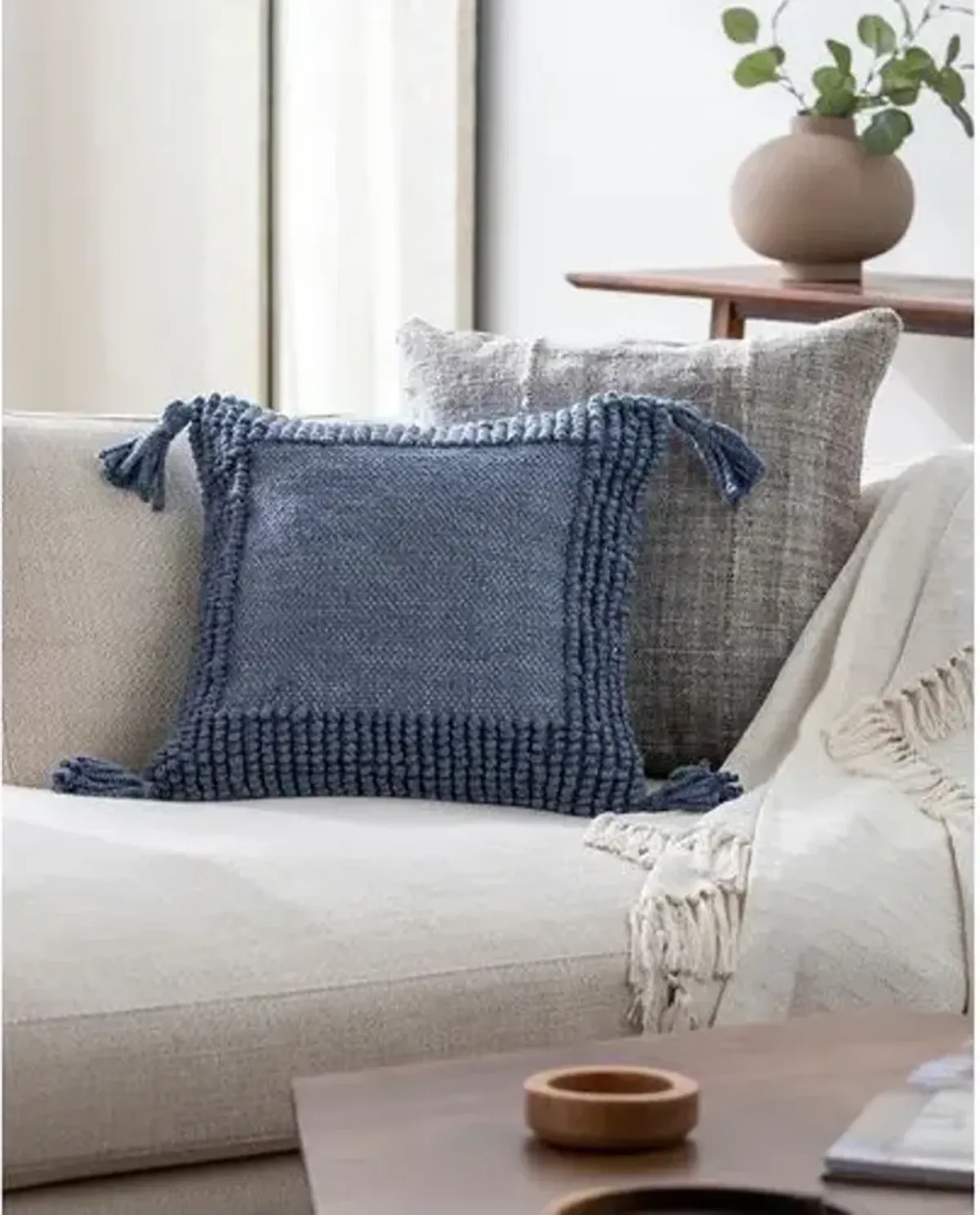 Alaric Chunky Tassel Indoor/Outdoor Pillow