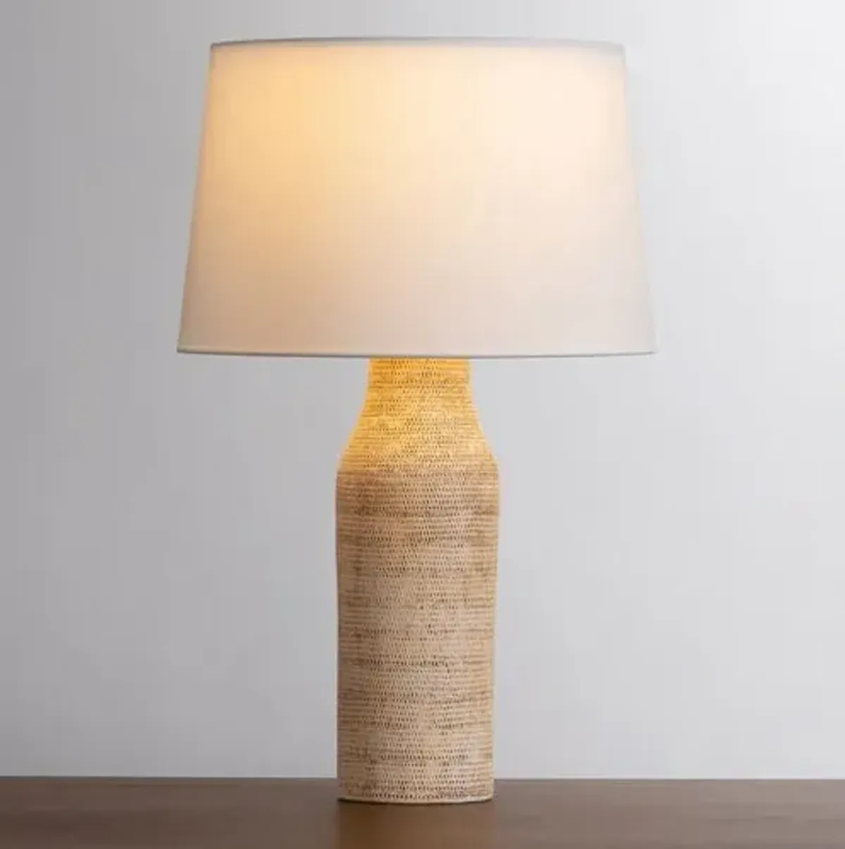 Finnegan Ceramic Table Lamp - Natural Basketweave - Beige