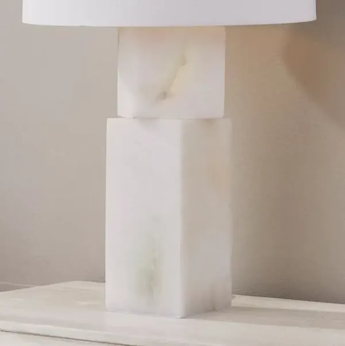 Genna Alabaster Table Lamp - White - Gold