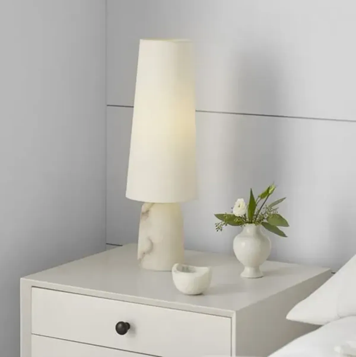 Visual Comfort - Jinny Medium Table Lamp - Alabaster - Ivory