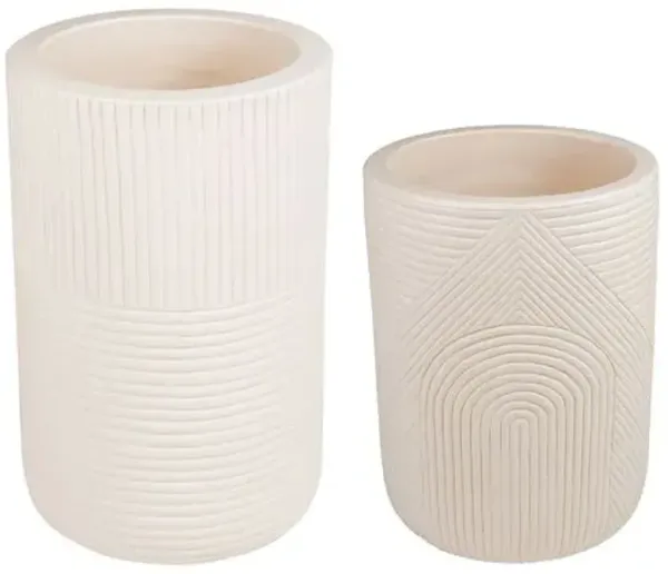 Tranquillo Outdoor Textured Hand Crafted Tall Ceramic Planter Set - Handcrafted - Brown - • Large: 22Hx16Wx16D in• Small: 20Hx12Wx12D in