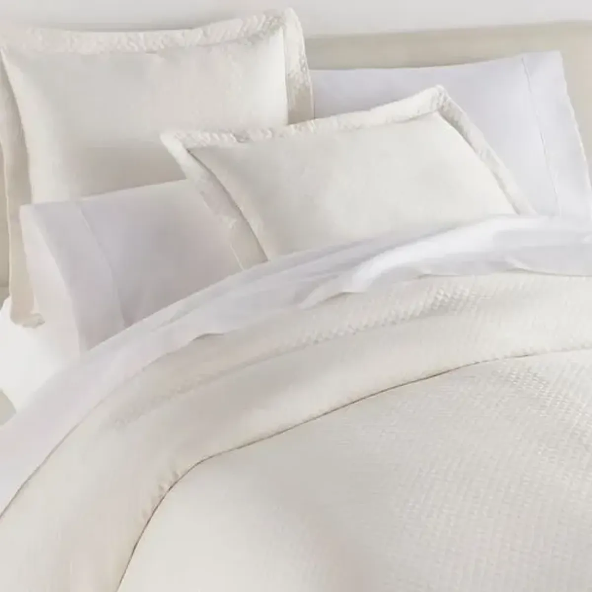 Oxford Matelassé Coverlet - Peacock Alley - Ivory