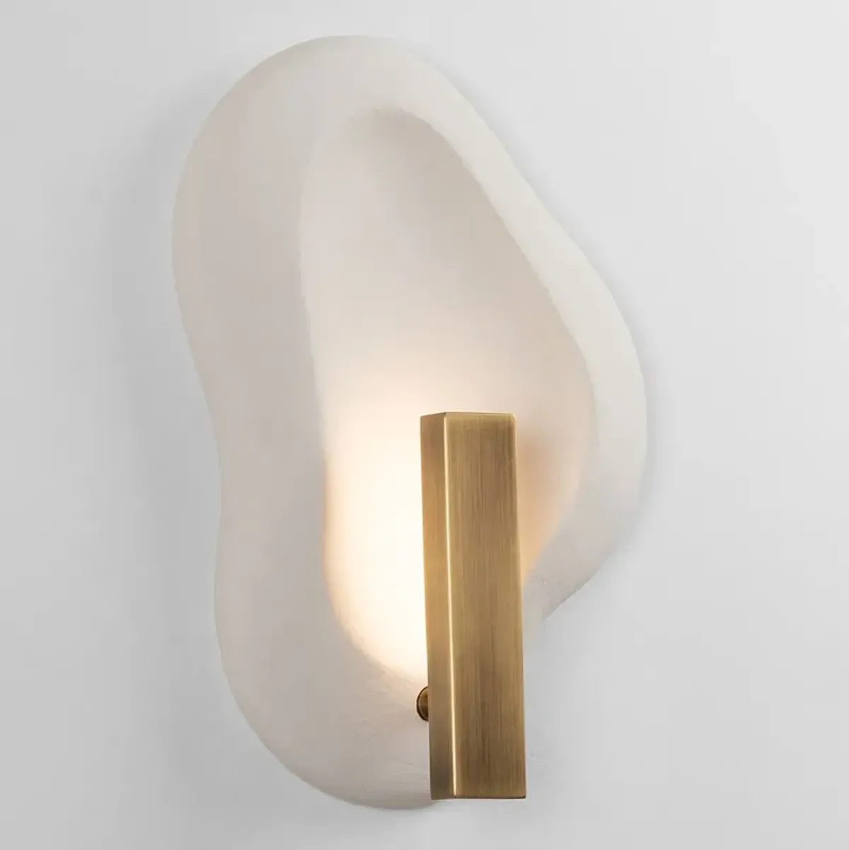 Jura Ceramic Wall Sconce - Patina Brass/Rustic Shell - Brown