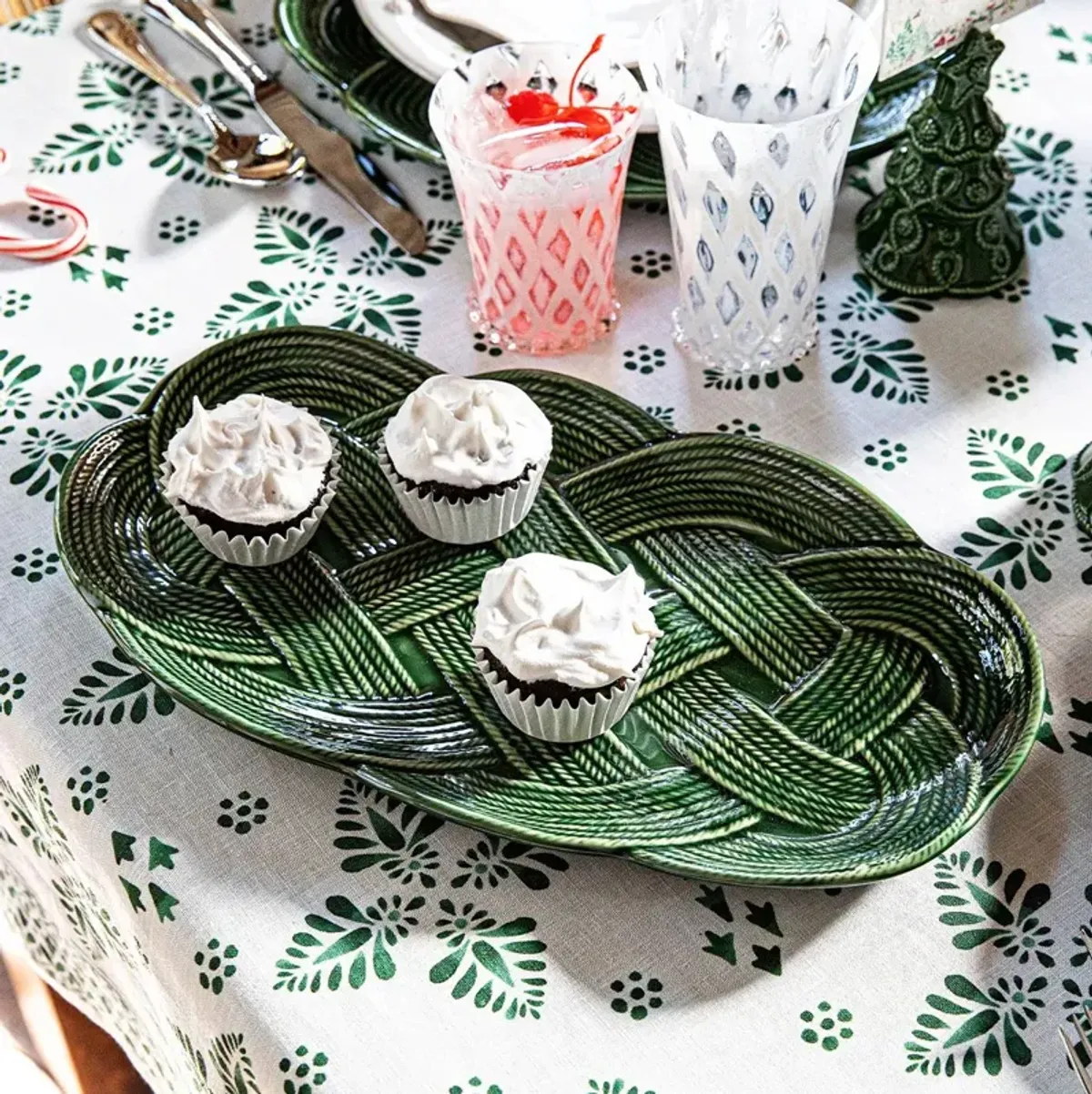 Le Panier Mystic Knot 15" Hostess Tray, Basil