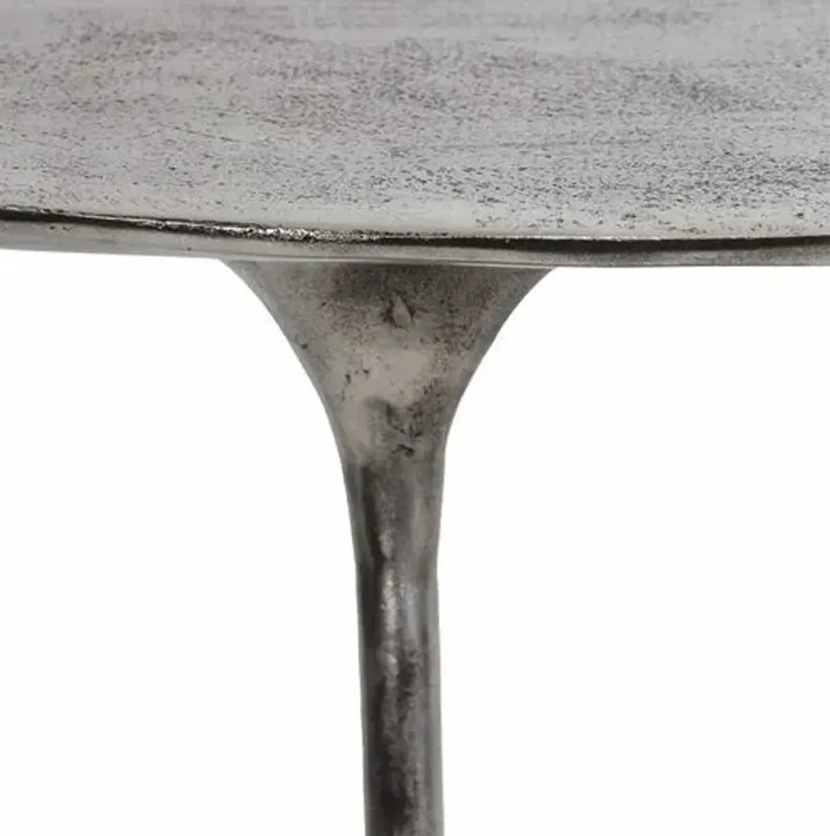 Rizzo Aluminum 24" Oval Accent Table - Regina Andrew - Silver - 13Lx23Hx24W in