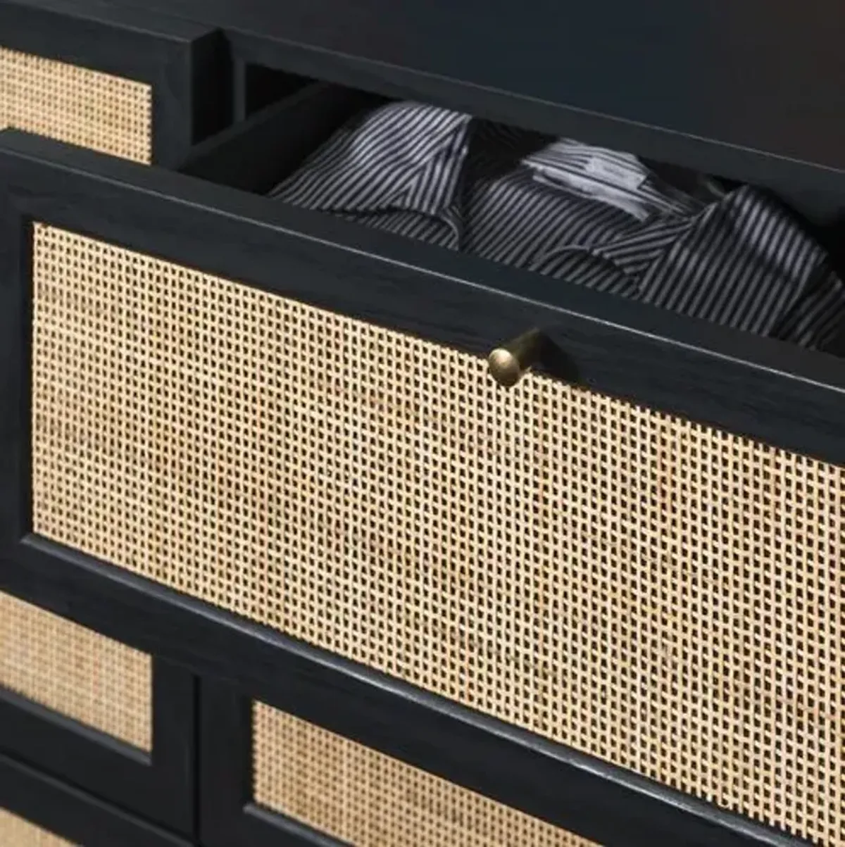 Amroth 6-Drawer Dresser - Black