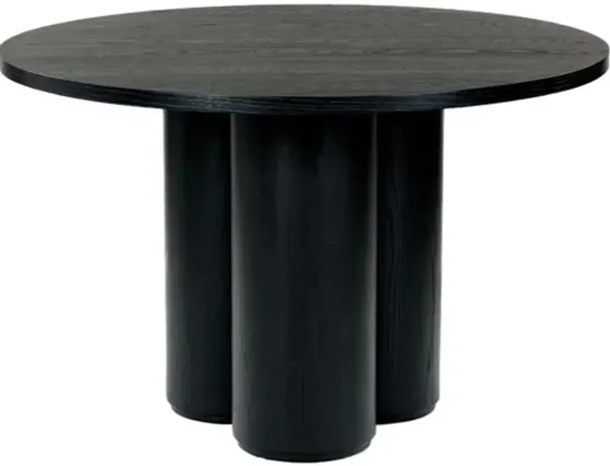 Vethra 47" Round Dining Table