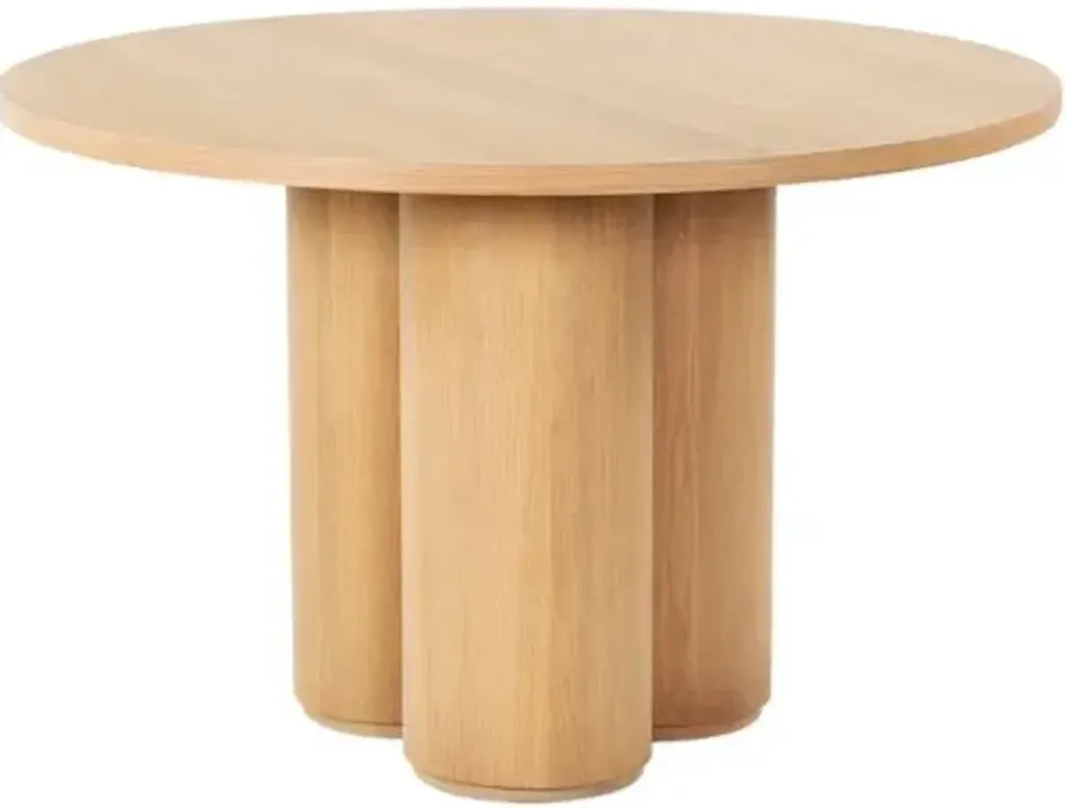 Vethra 47" Round Dining Table