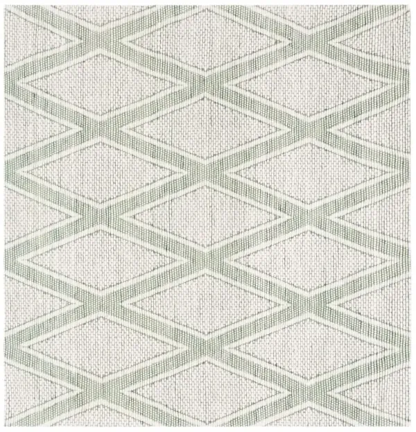 Bella Hand Woven Rug, Green/Ivory