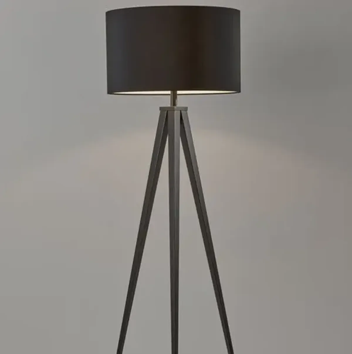 Dayle Tripod Floor Lamp - Black