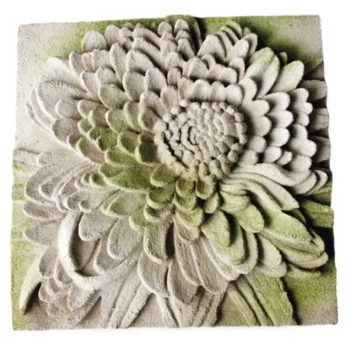 14" Chrysanthemum Plaque - White Moss - Beige