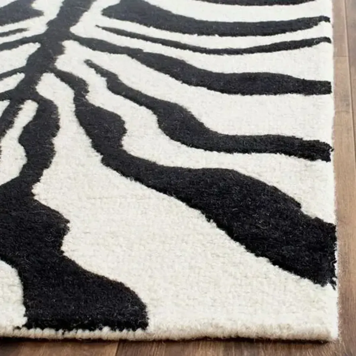 Kenzie Rug - Ivory/Black - Black