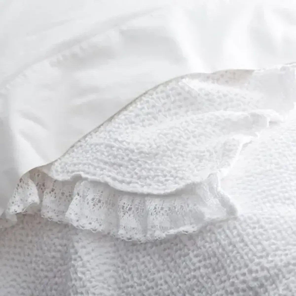 Sara Coverlet - White - Belle Epoque