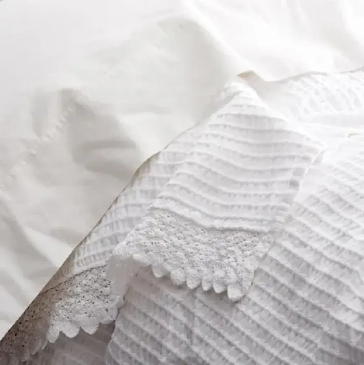 Shelly Romance Coverlet - White - Belle Epoque