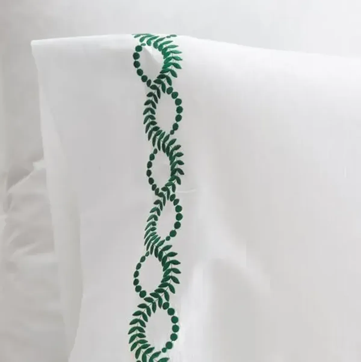 Set of 2 Wheat Pillowcases - White/Green - Hamburg House