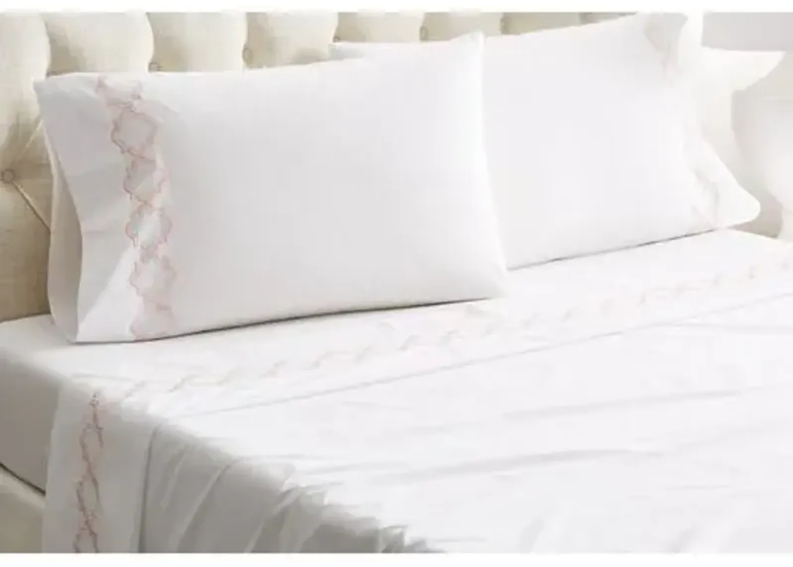 Quatrefoil Sheet Set - White/Pink - Hamburg House, 300 Thread Count, Egyptian Cotton Sateen, Soft and Luxurious