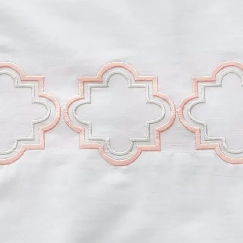 Set of 2 Quatrefoil Pillowcases - White/Pink - Hamburg House