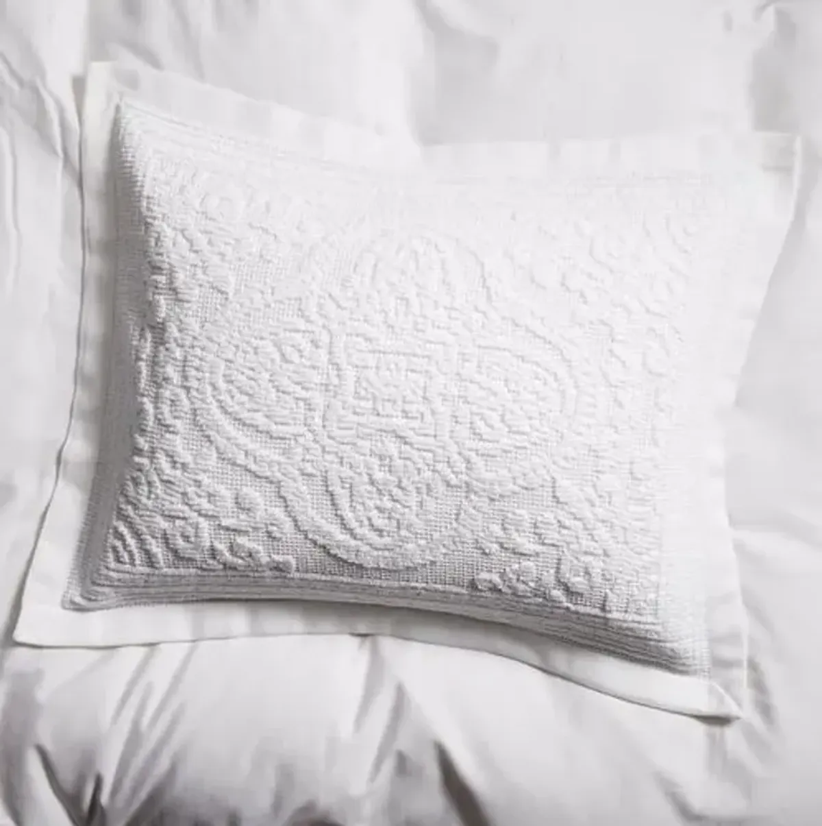 Medallion Sham - White - Belle Epoque