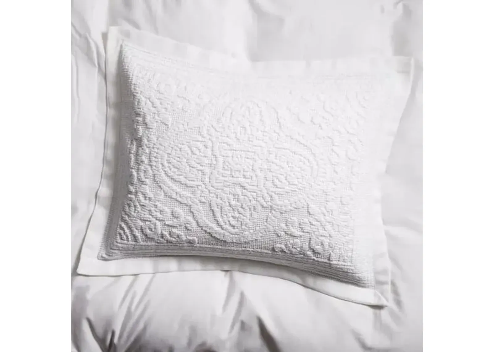 Medallion Sham - White - Belle Epoque