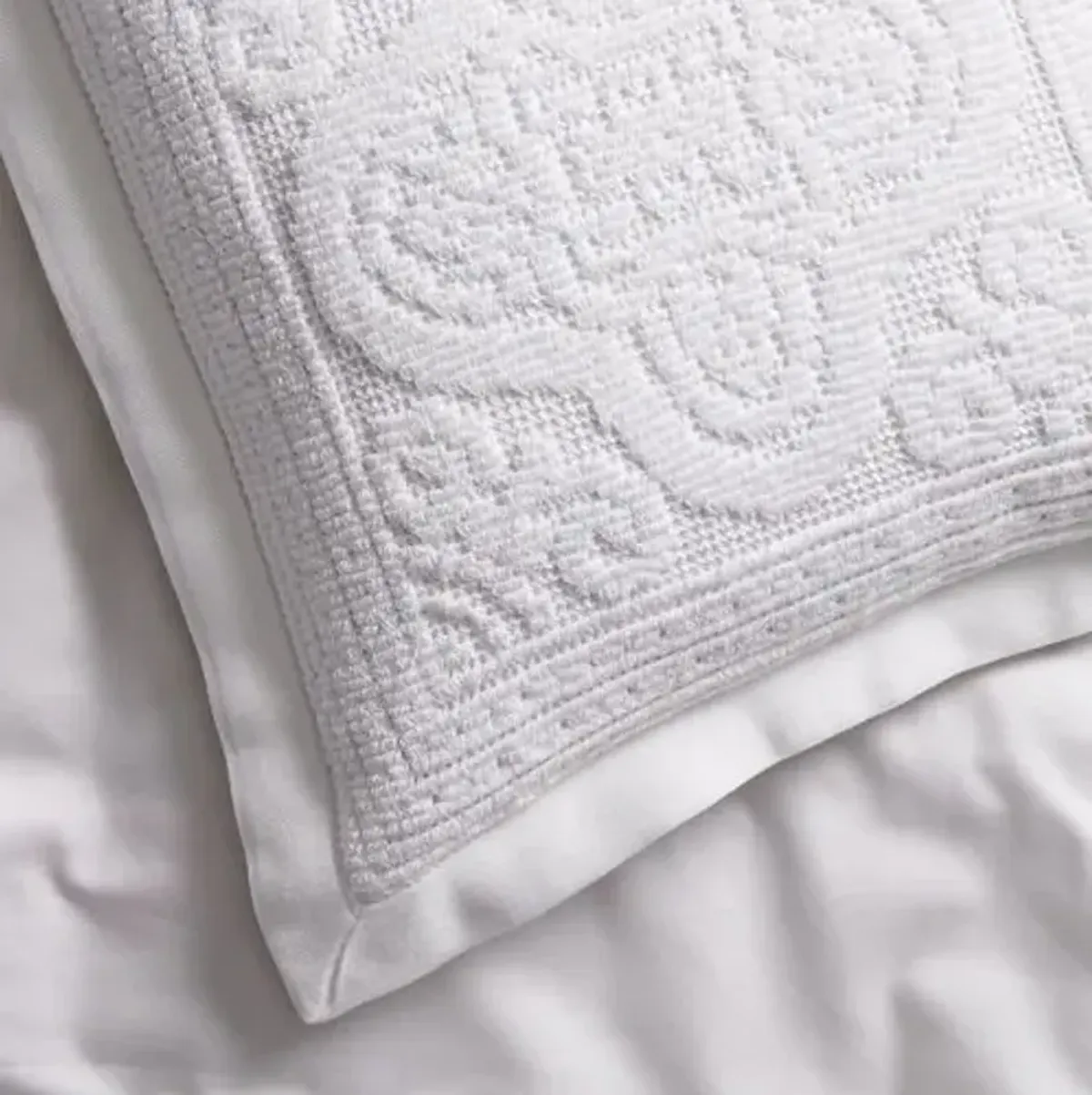 Medallion Sham - White - Belle Epoque