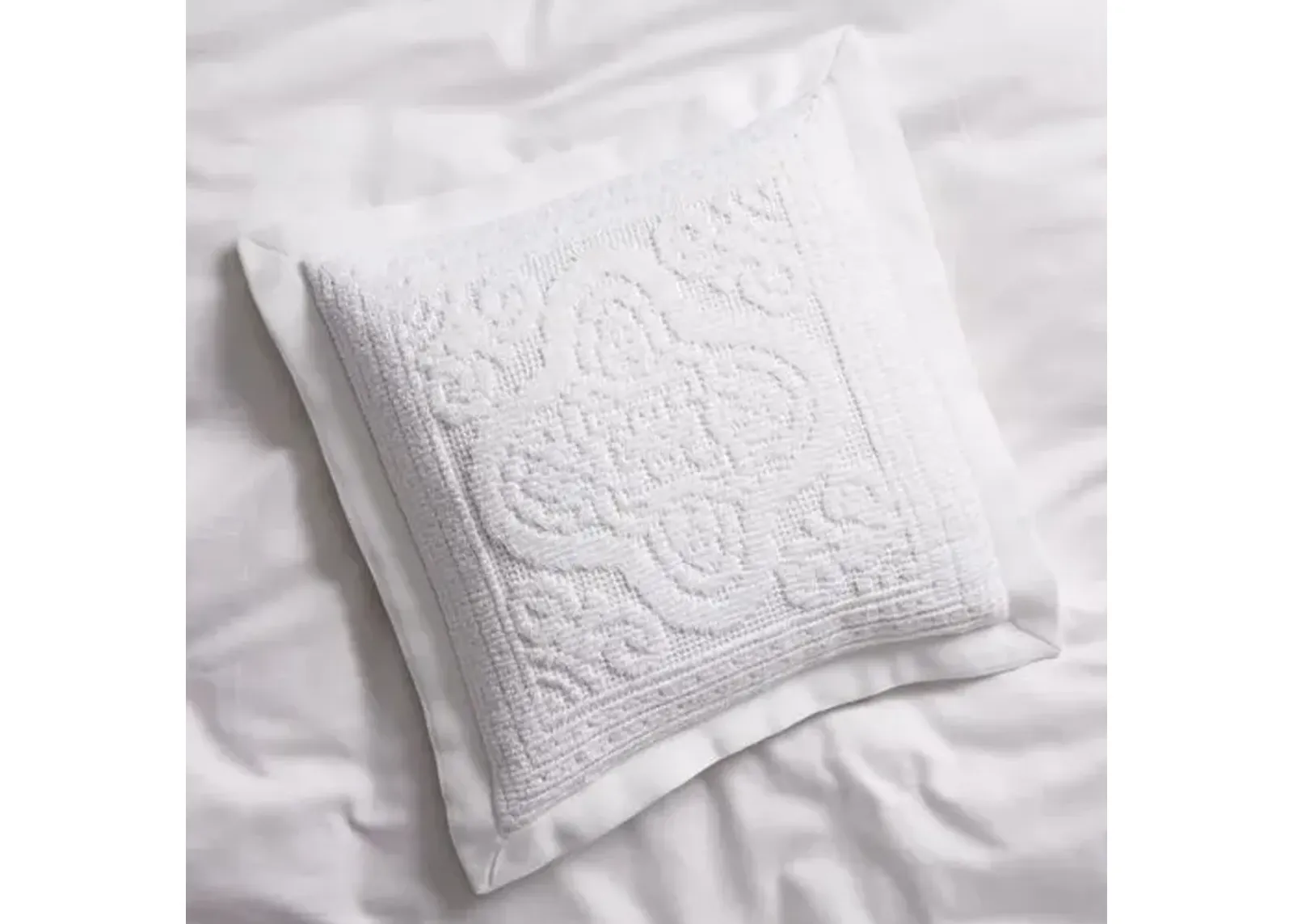 Medallion Sham - White - Belle Epoque