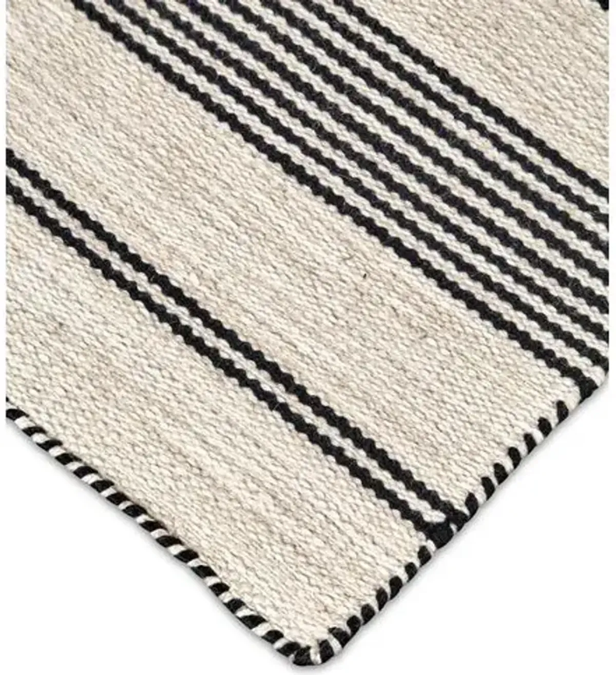 Gilford Outdoor Rug - Black/White - Black