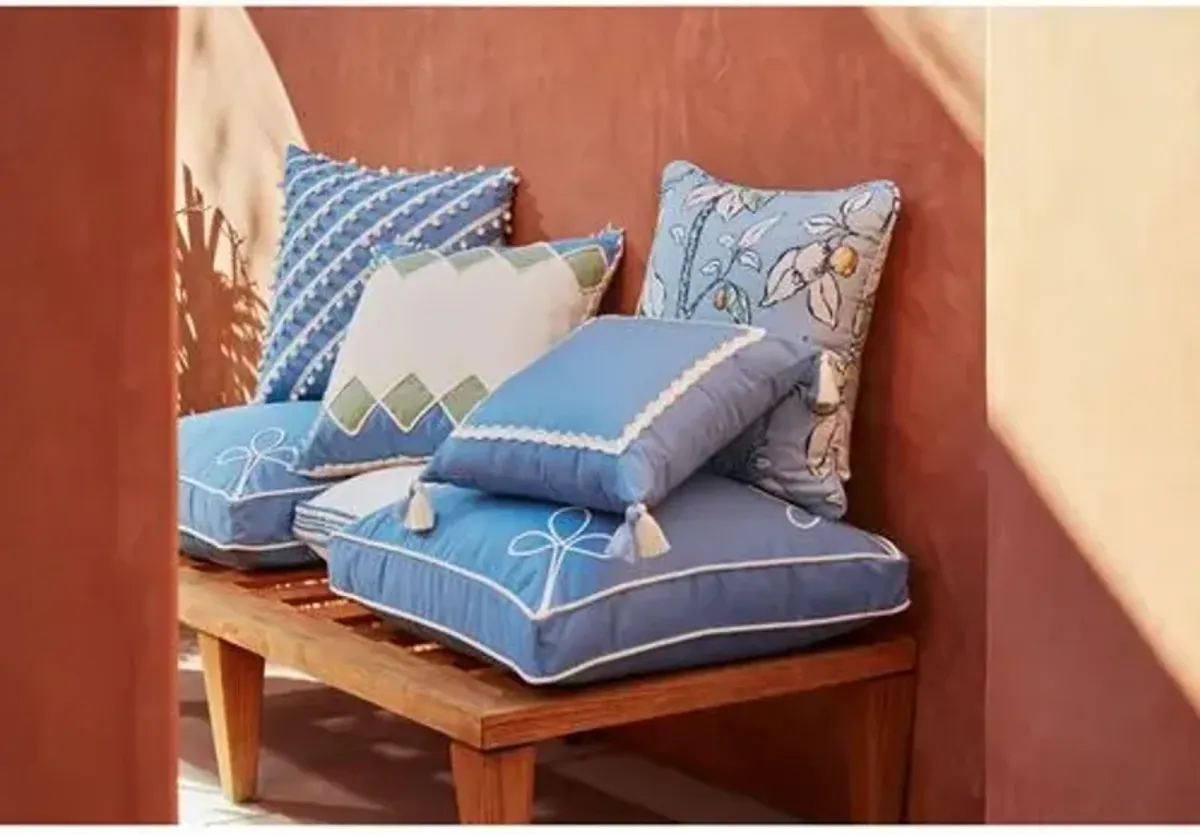 Maddie 20x20 Outdoor Pillow - Blue/White