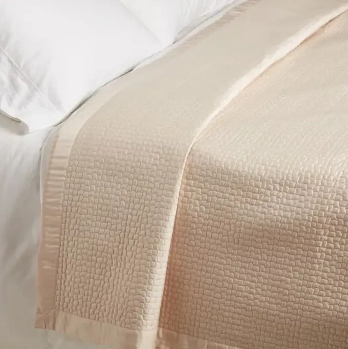 Hamilton Coverlet - Peacock Alley - Beige