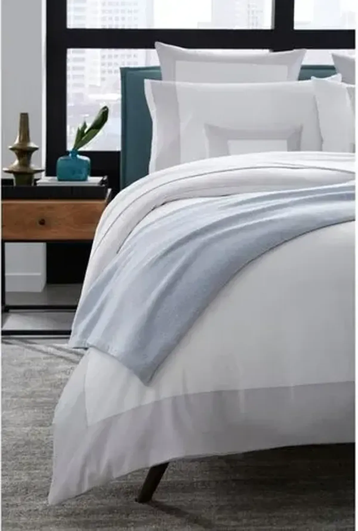 Terzo Throw - SFERRA - White - Lightweight, Soft, Warm, Fringed