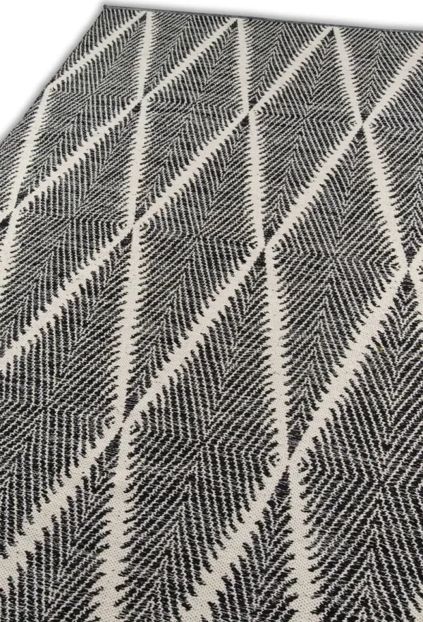 Beacon Outdoor Rug, Black