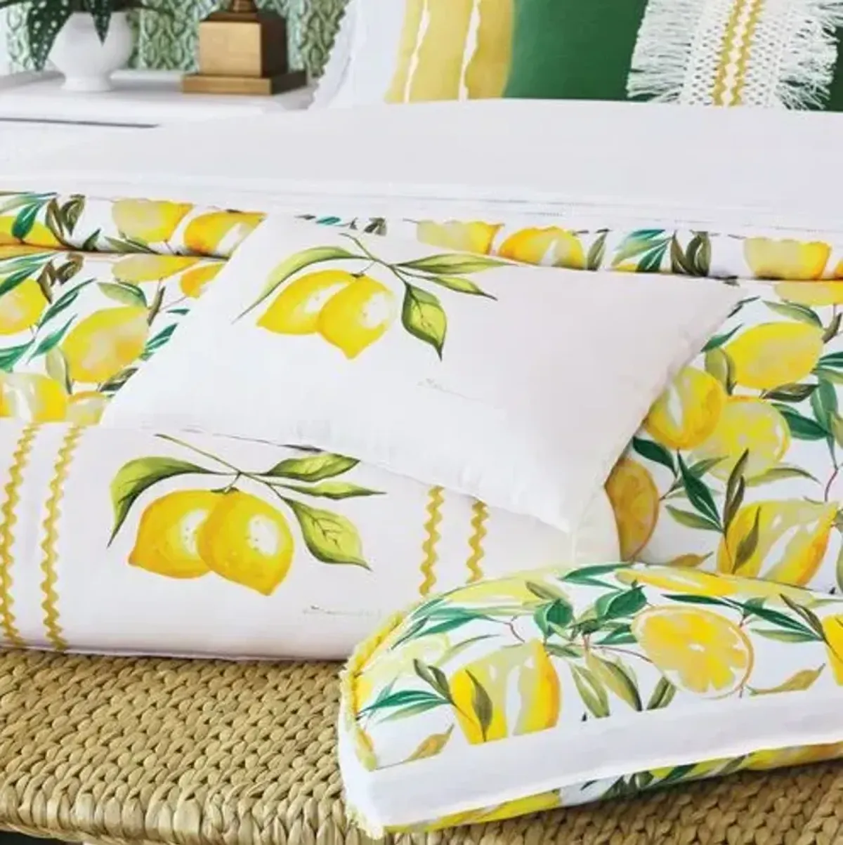 Meyer 22x22 Lemon Pillow - Yellow