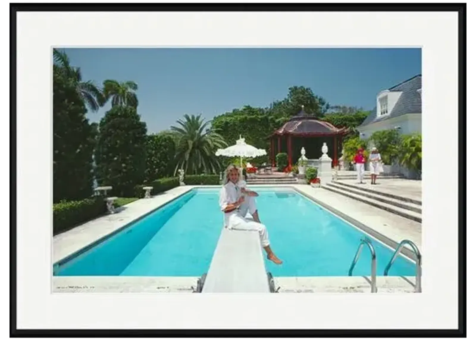 Slim Aarons - Pool and Parasol - Black