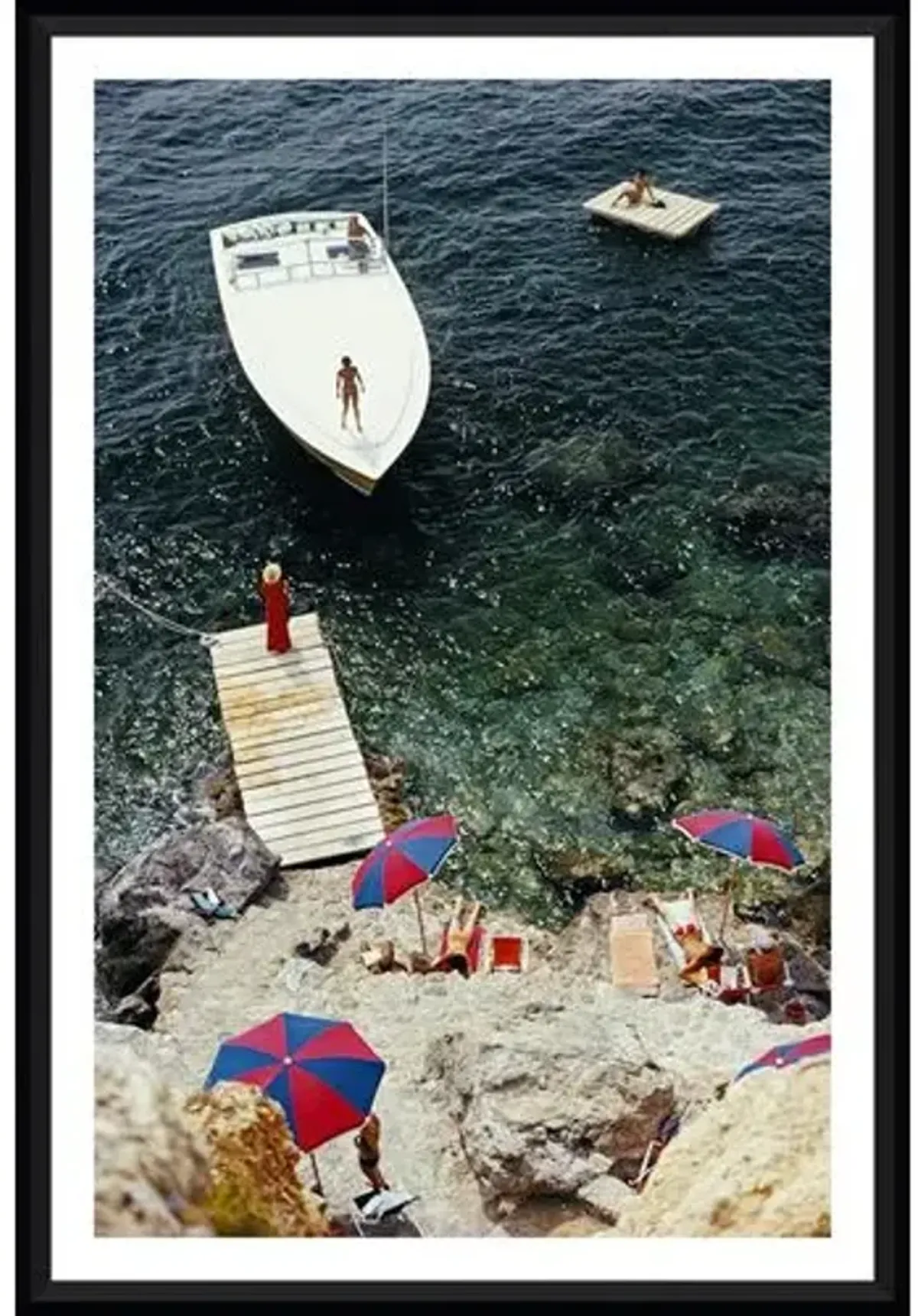 Slim Aarons - Coming Ashore - Black