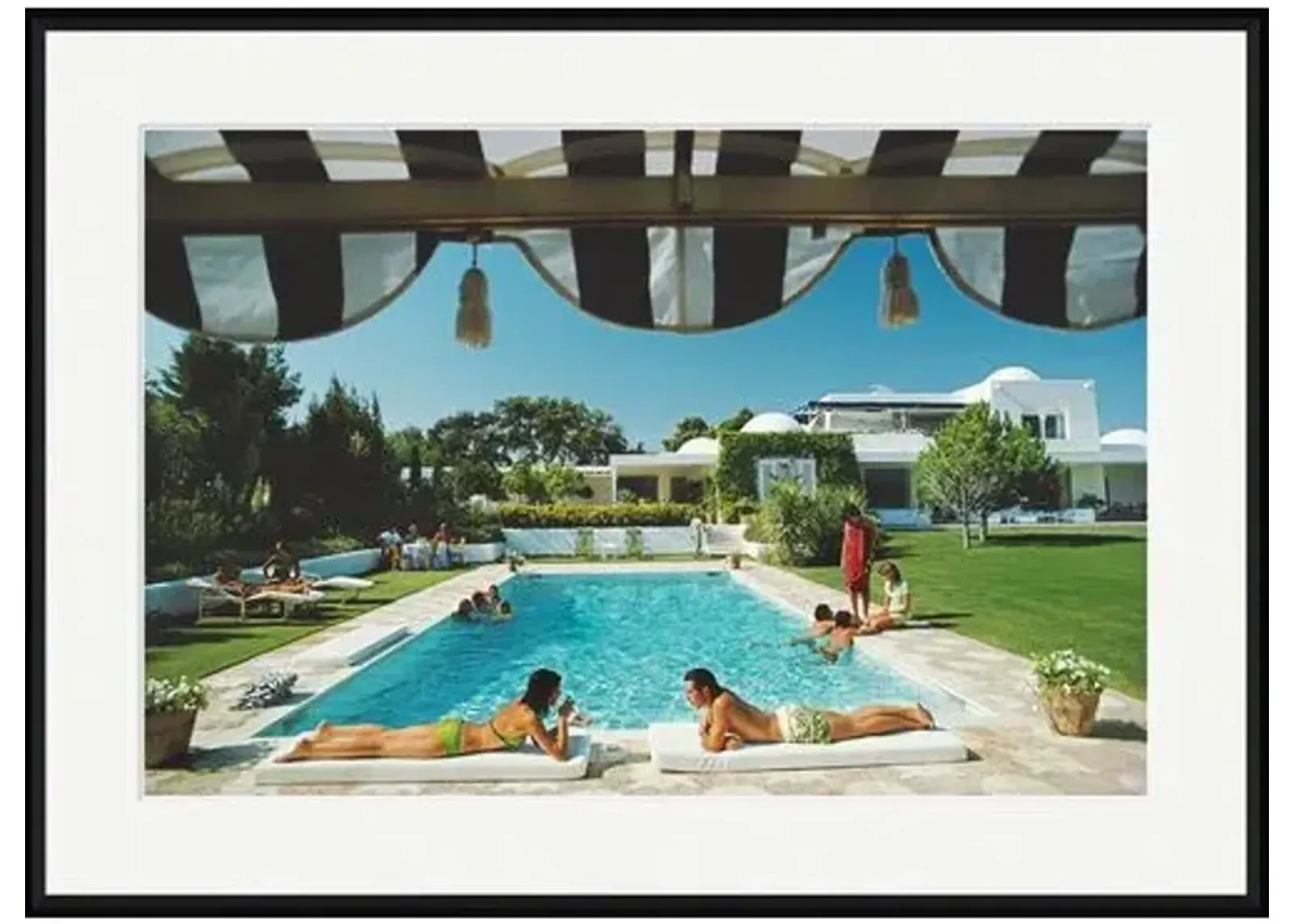 Slim Aarons - Poolside in Sotogrande - Black