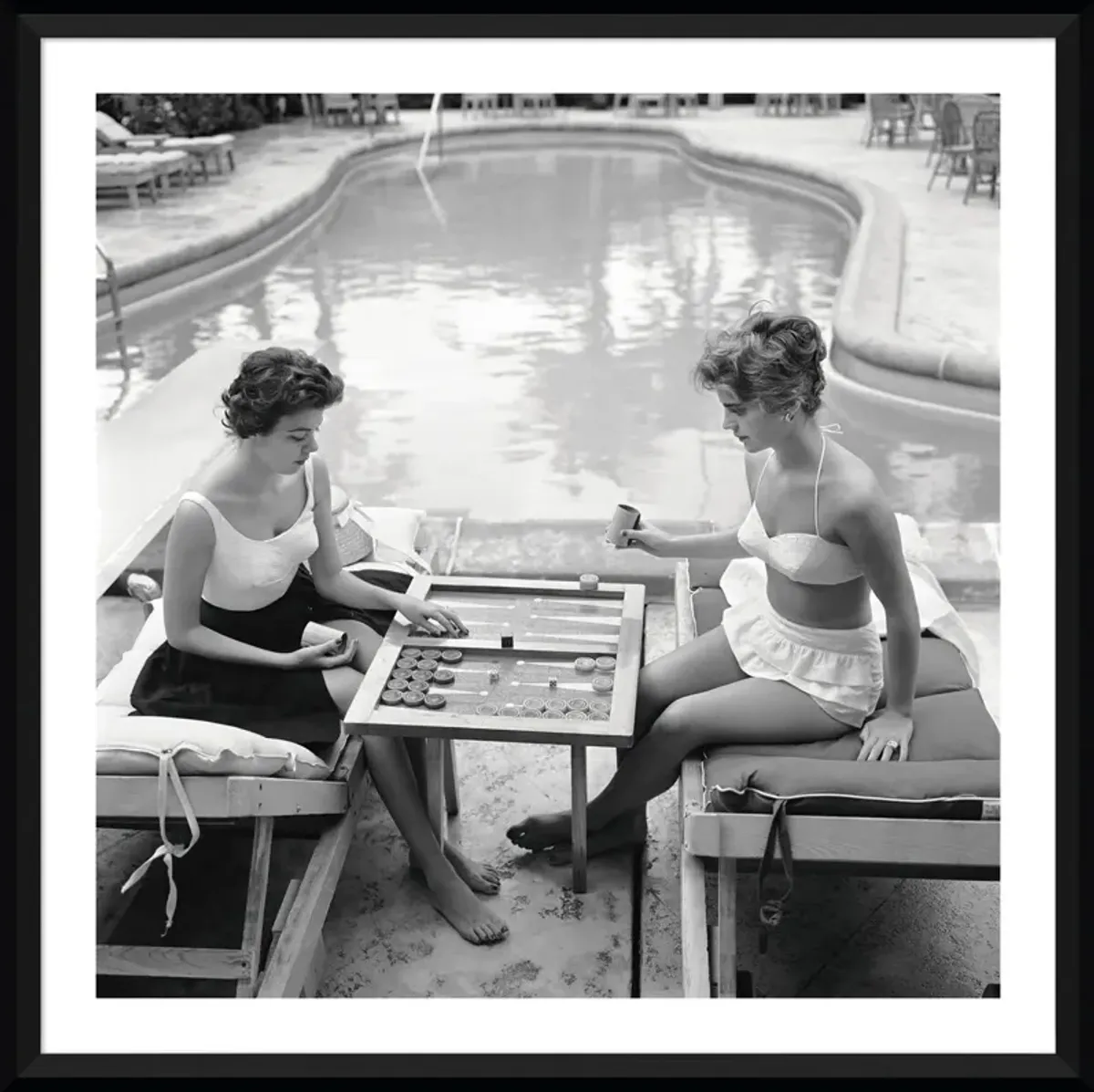 Slim Aarons, Backgammon by the Pool 1959