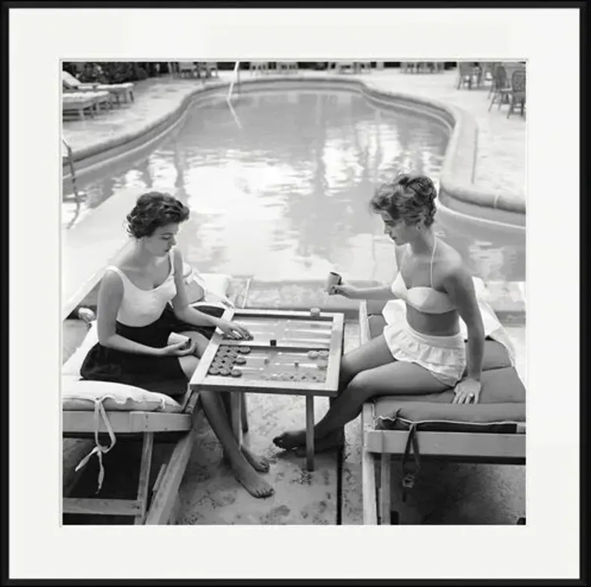 Slim Aarons - Backgammon by the Pool 1959 - Black