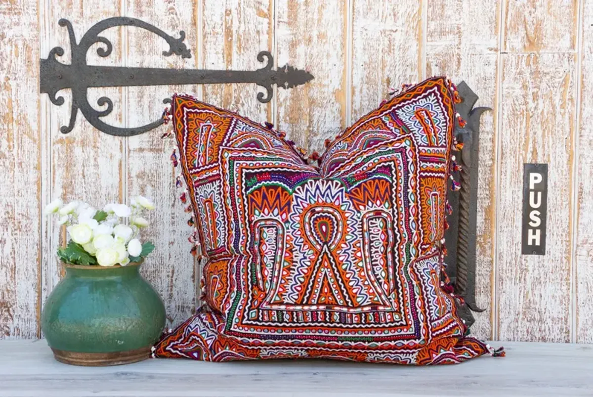 Bhanu Reshmi Sutra Pillow - de-cor