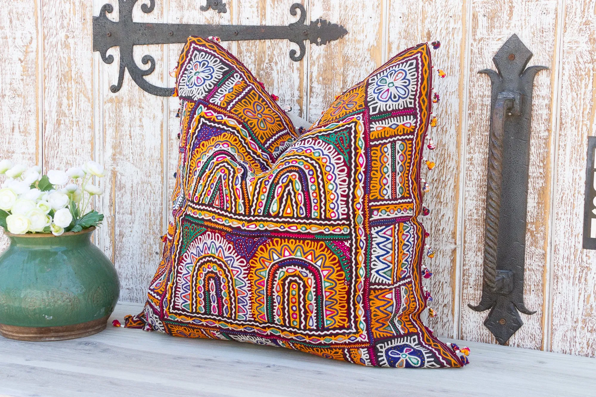 Gowri Reshmi Sutra Pillow - de-cor