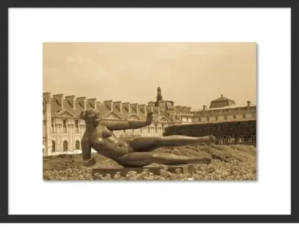 Alison Stager - Pieds Nus dans le Jardin Photograph