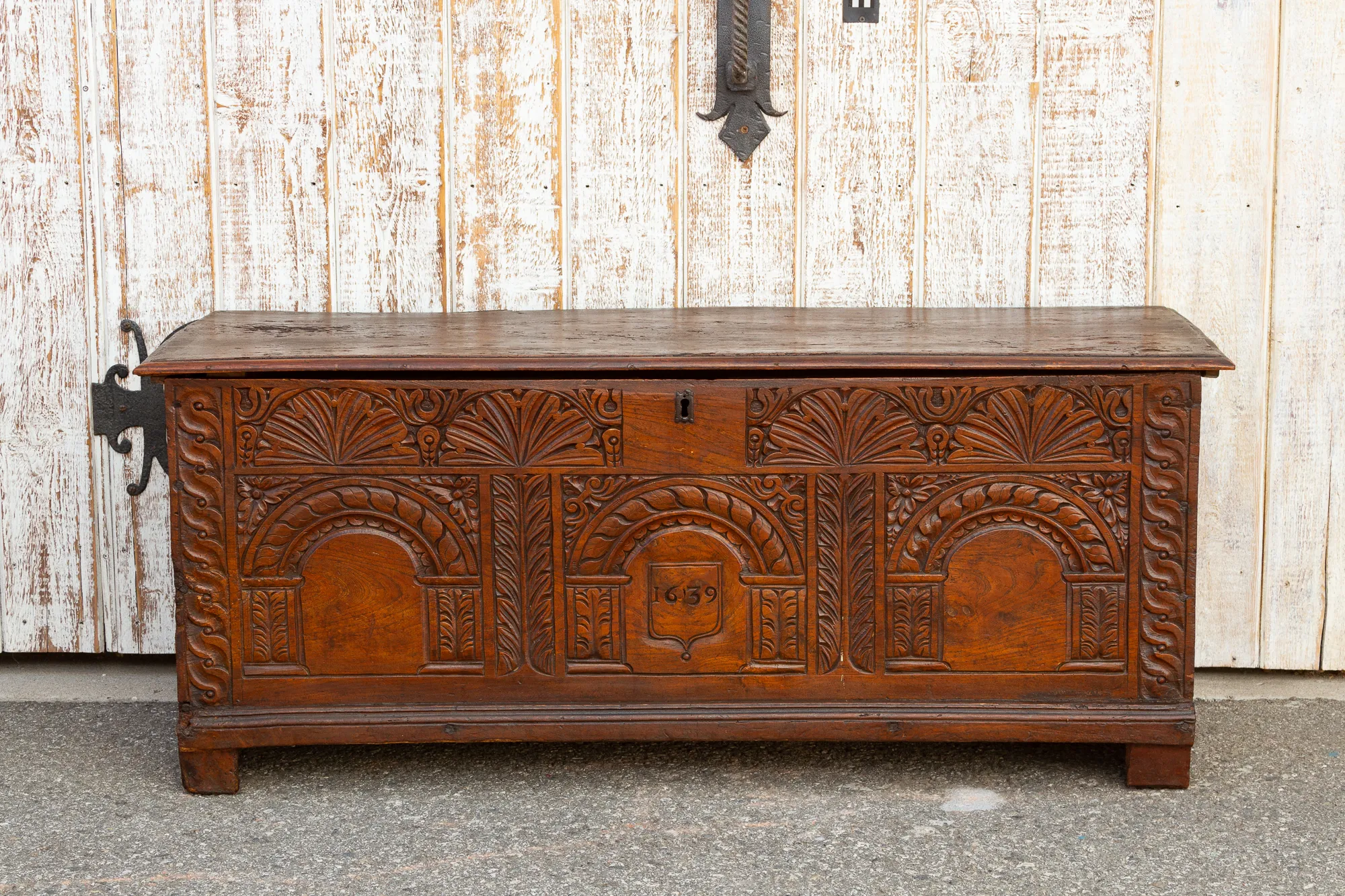 17th Century French Carved Chest - de-cor - Brown